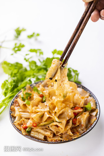 小暑时节，麻辣凉皮与消暑养生